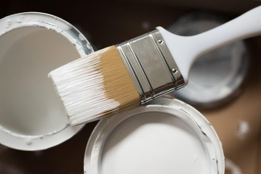 Aanbouw in aanbouw aan achterkant van woning als voorbeeld van een verbouwing die de WOZ-waarde kan beïnvloeden