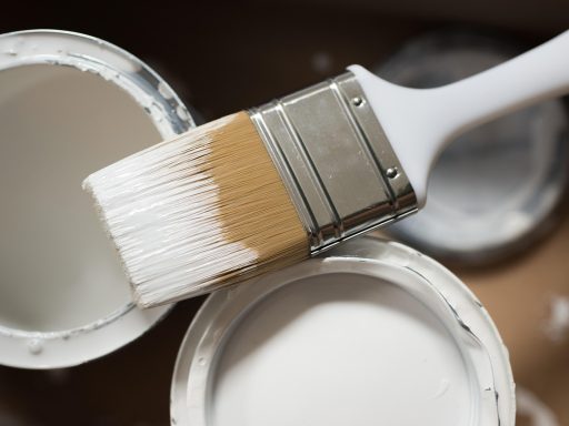 Aanbouw in aanbouw aan achterkant van woning als voorbeeld van een verbouwing die de WOZ-waarde kan beïnvloeden